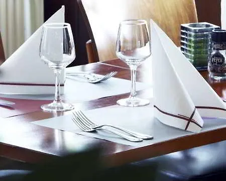 斯海尔托亨博斯钟楼酒店及餐厅 3*