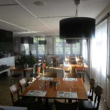 斯海尔托亨博斯钟楼酒店及餐厅 3* 登博斯
