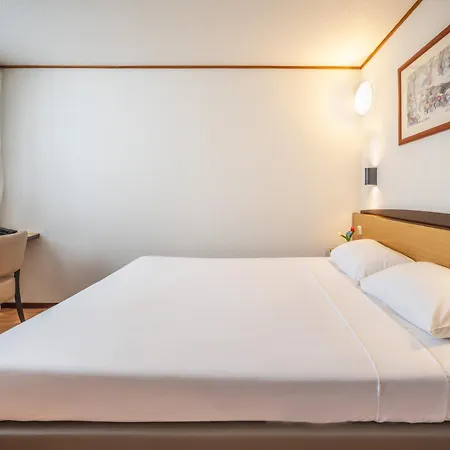 Отель Campanile & Restaurant 's Hertogenbosch 3*